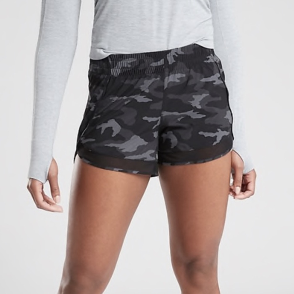 Athleta Mesh Racer Run Mid Rise 4” Short size XS in Black Camouflage